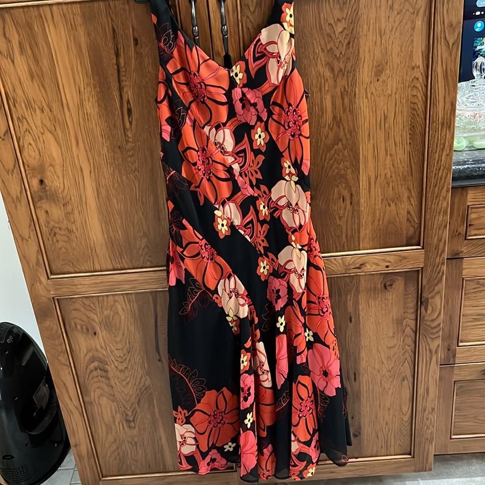 3/10 dresses and shirts! V-neck orange and black dress